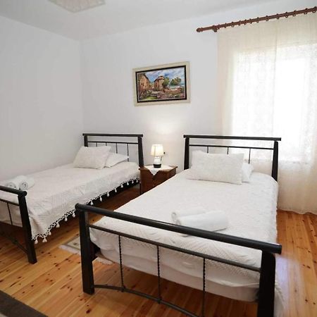 Eniguesthouse Gjirokastër Eksteriør billede