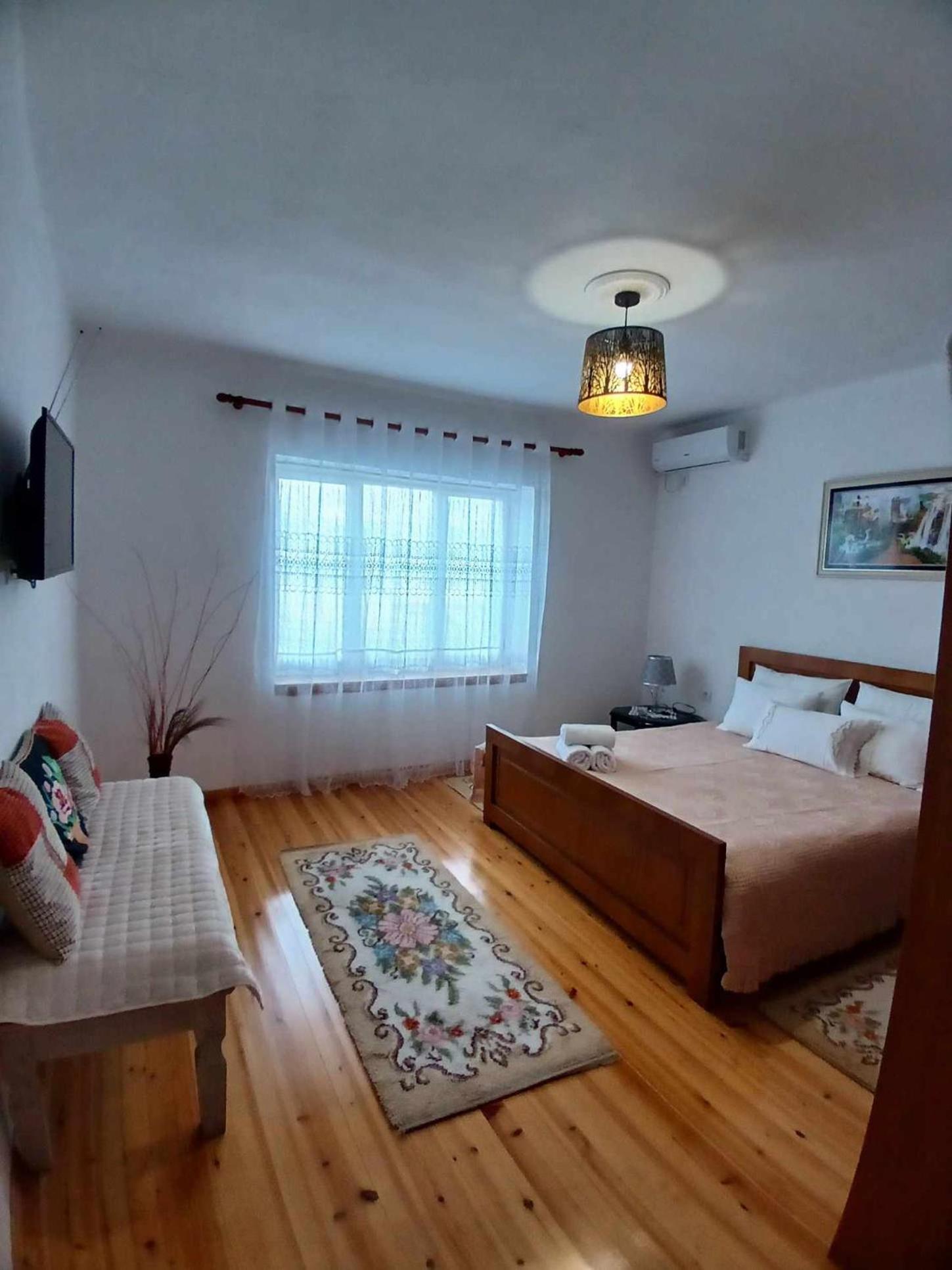 Eniguesthouse Gjirokastër Eksteriør billede