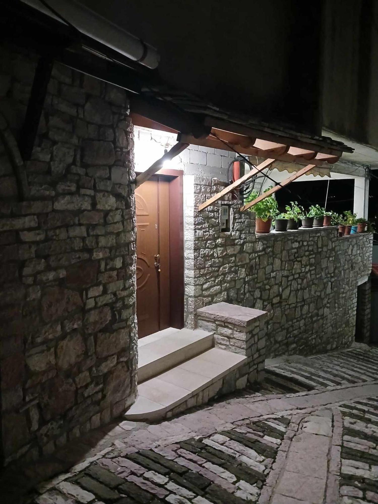 Eniguesthouse Gjirokastër Eksteriør billede