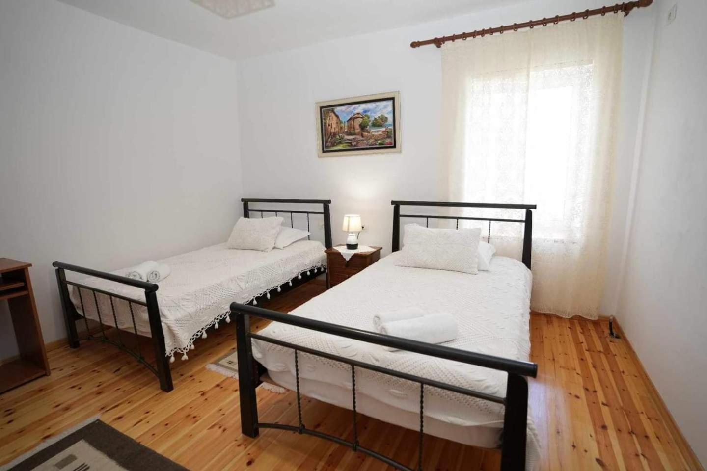 Eniguesthouse Gjirokastër Eksteriør billede