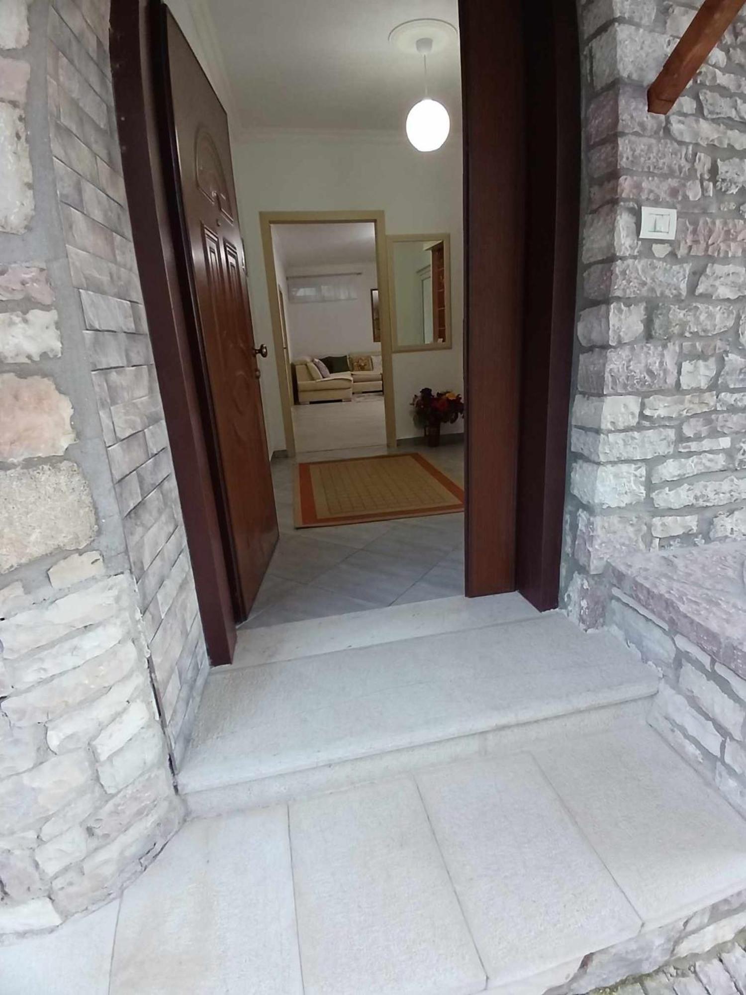 Eniguesthouse Gjirokastër Eksteriør billede