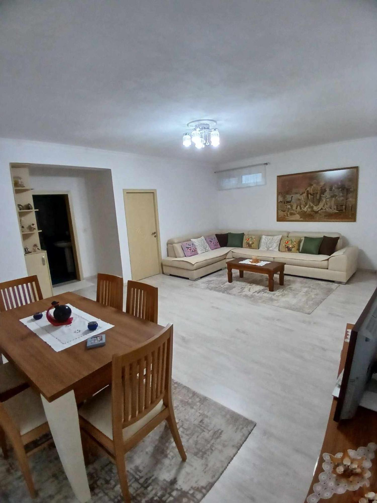 Eniguesthouse Gjirokastër Eksteriør billede