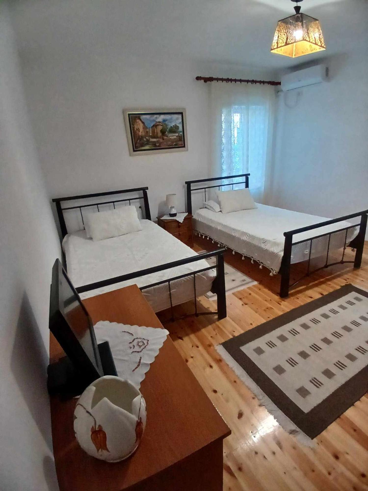 Eniguesthouse Gjirokastër Eksteriør billede
