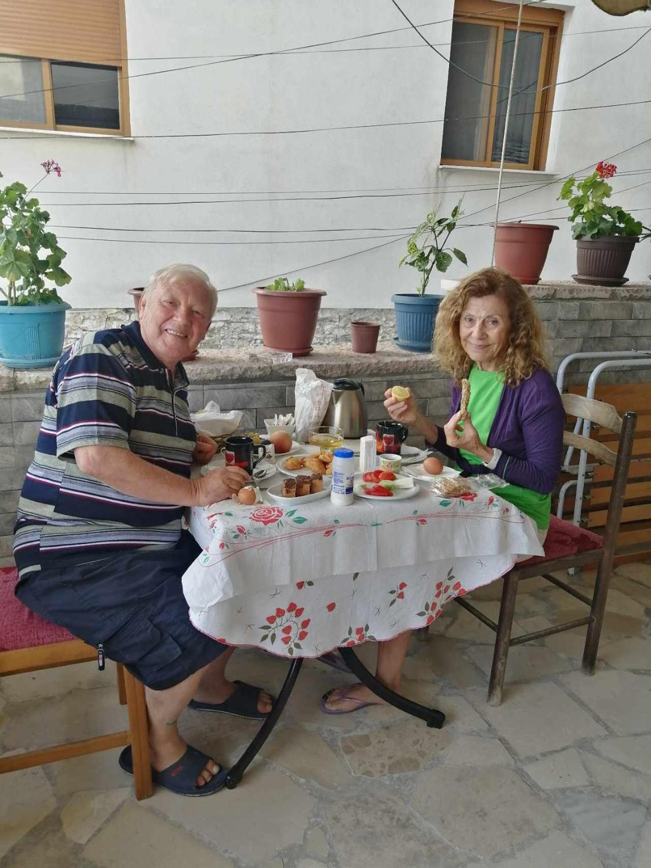 Eniguesthouse Gjirokastër Eksteriør billede