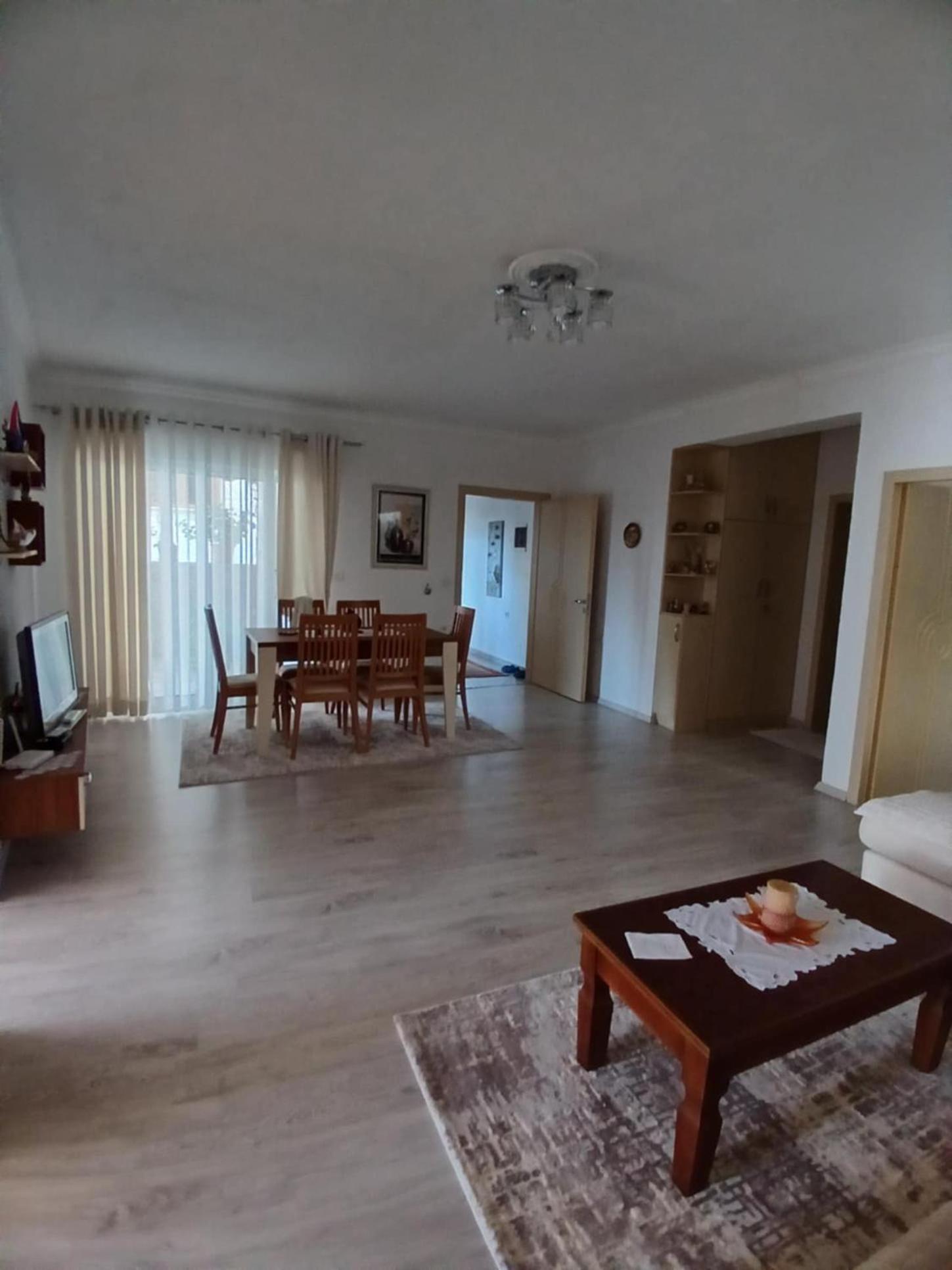 Eniguesthouse Gjirokastër Eksteriør billede