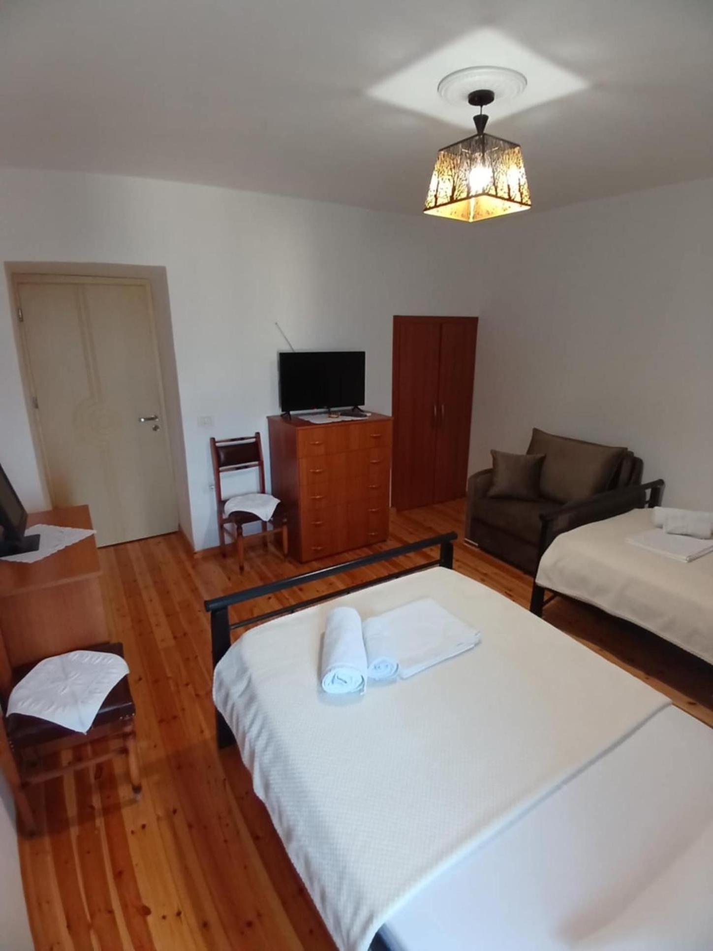 Eniguesthouse Gjirokastër Eksteriør billede