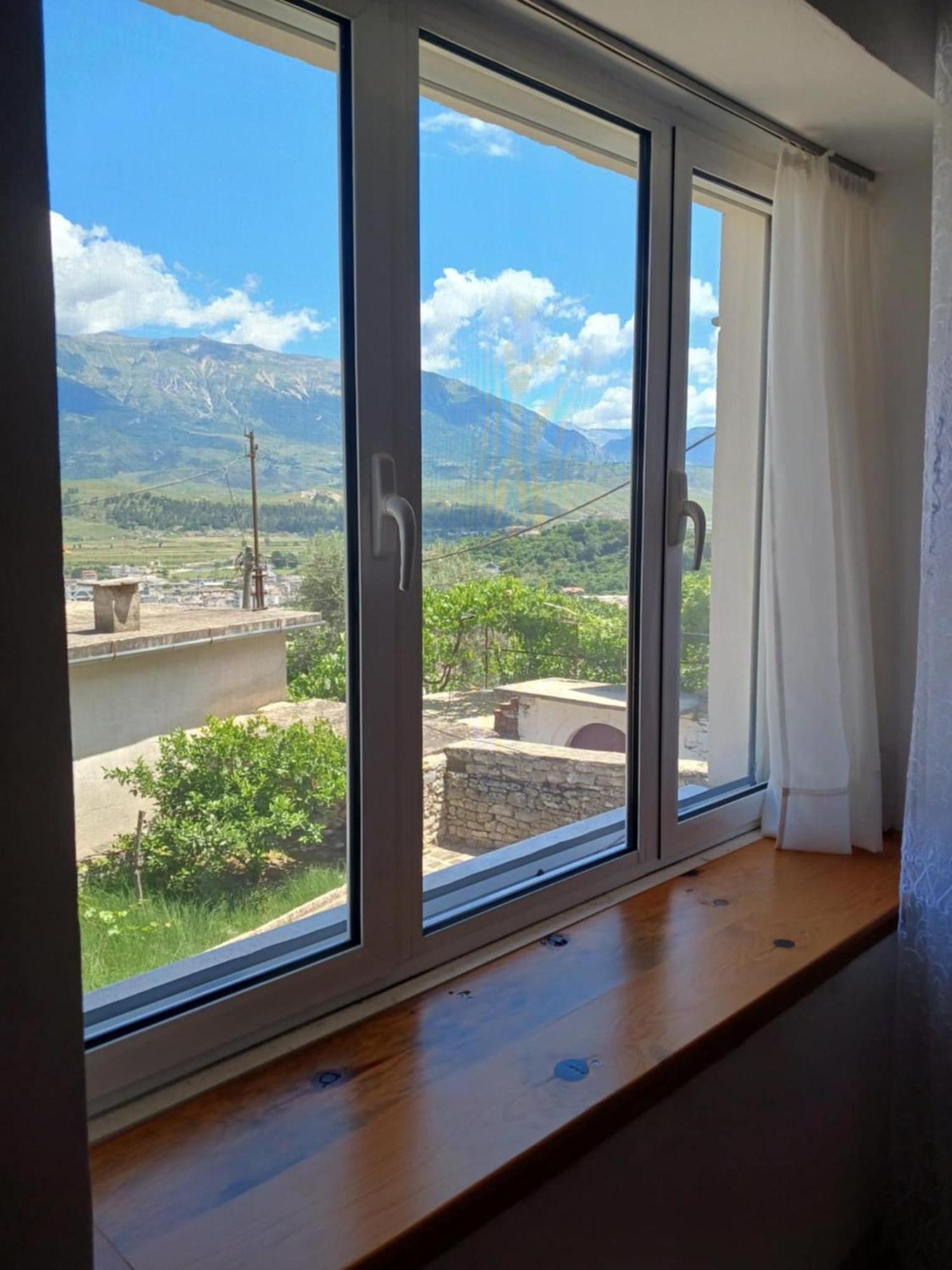Eniguesthouse Gjirokastër Eksteriør billede